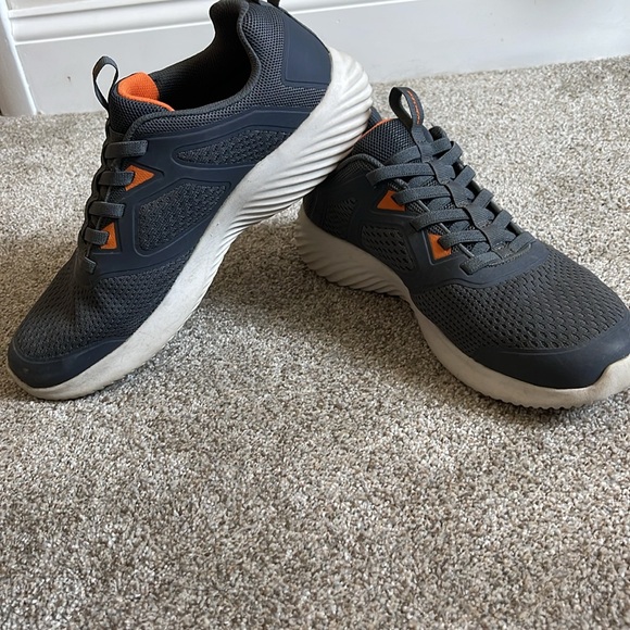 Men’s Skechers air cooled memory foam sneakers - Picture 2 of 4